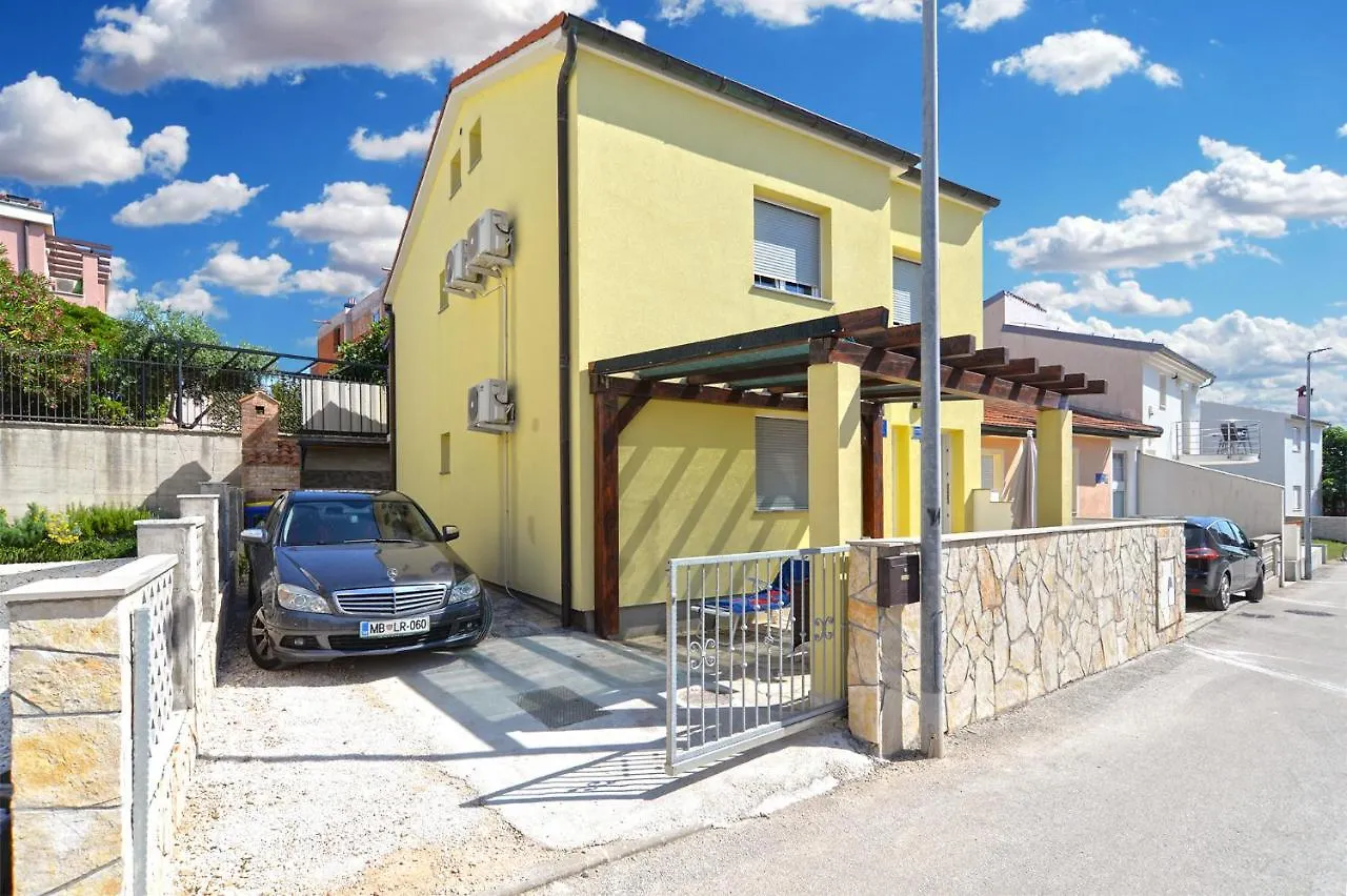 Apartments Zivan 1739 メドゥリン