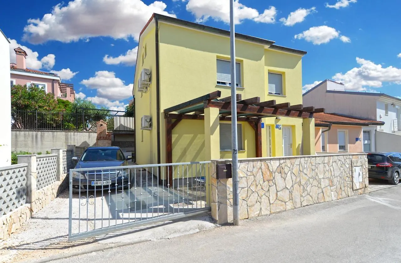 Apartments Zivan 1739 メドゥリン