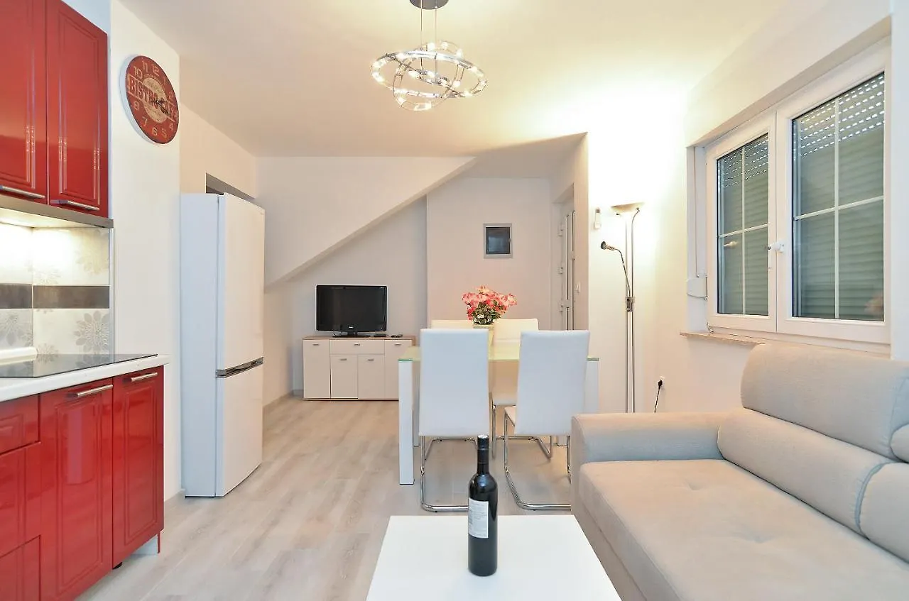 Apartments Zivan 1739 メドゥリン