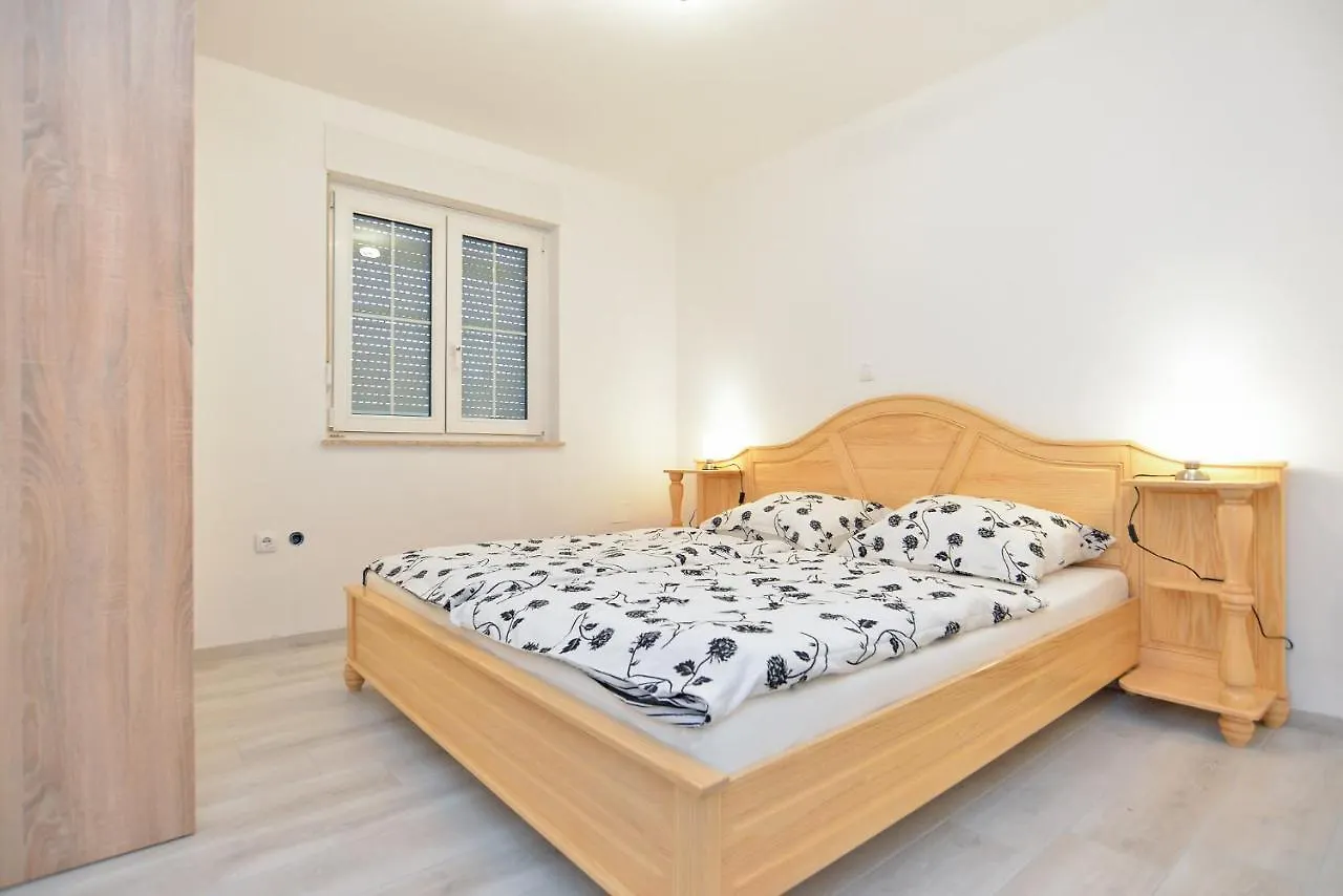Apartments Zivan 1739 Medulin