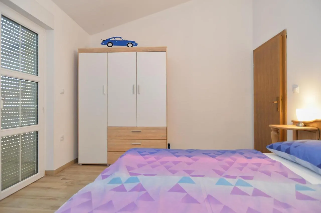 Apartments Zivan 1739 メドゥリン