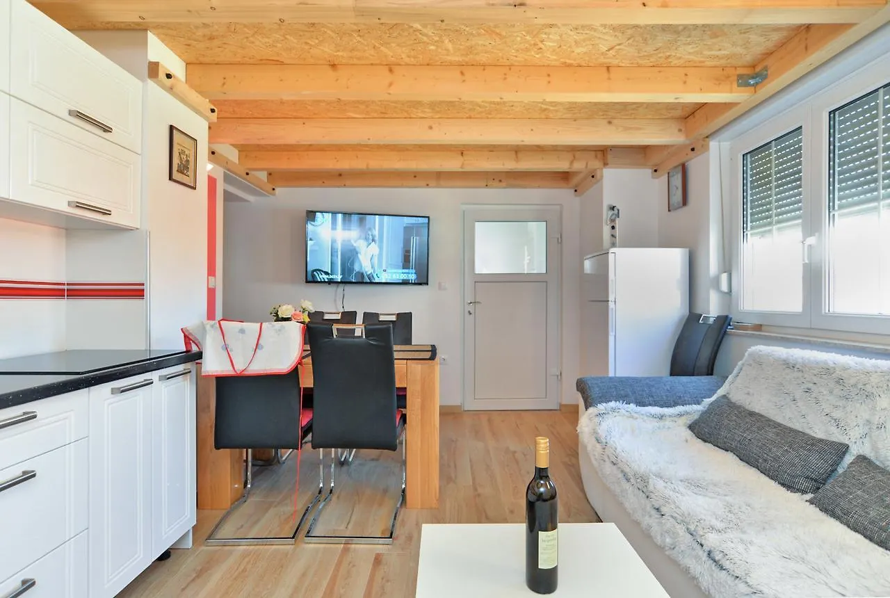 Apartments Zivan 1739 メドゥリン