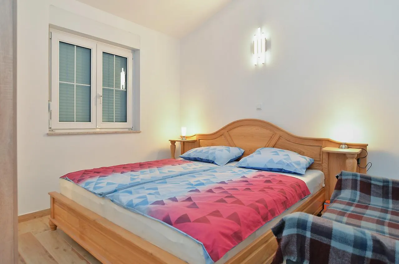 Apartments Zivan 1739 メドゥリン