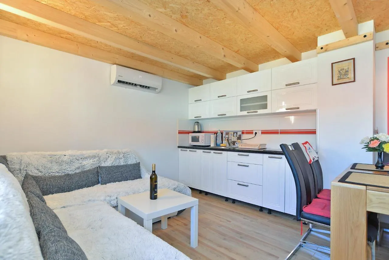 Apartments Zivan 1739 メドゥリン